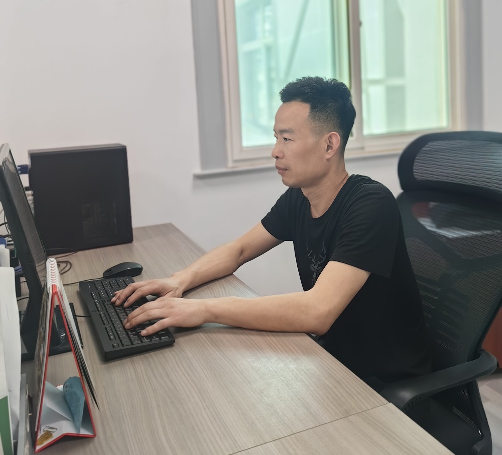 王宏伟.jpg